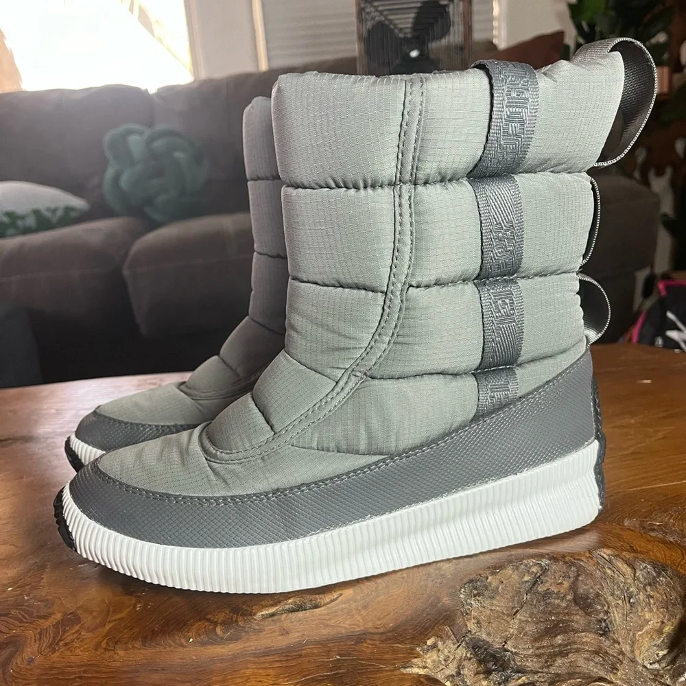 Sorel Out ‘N About Puffy Mid Waterproof Snow Boots Women’s 9.5